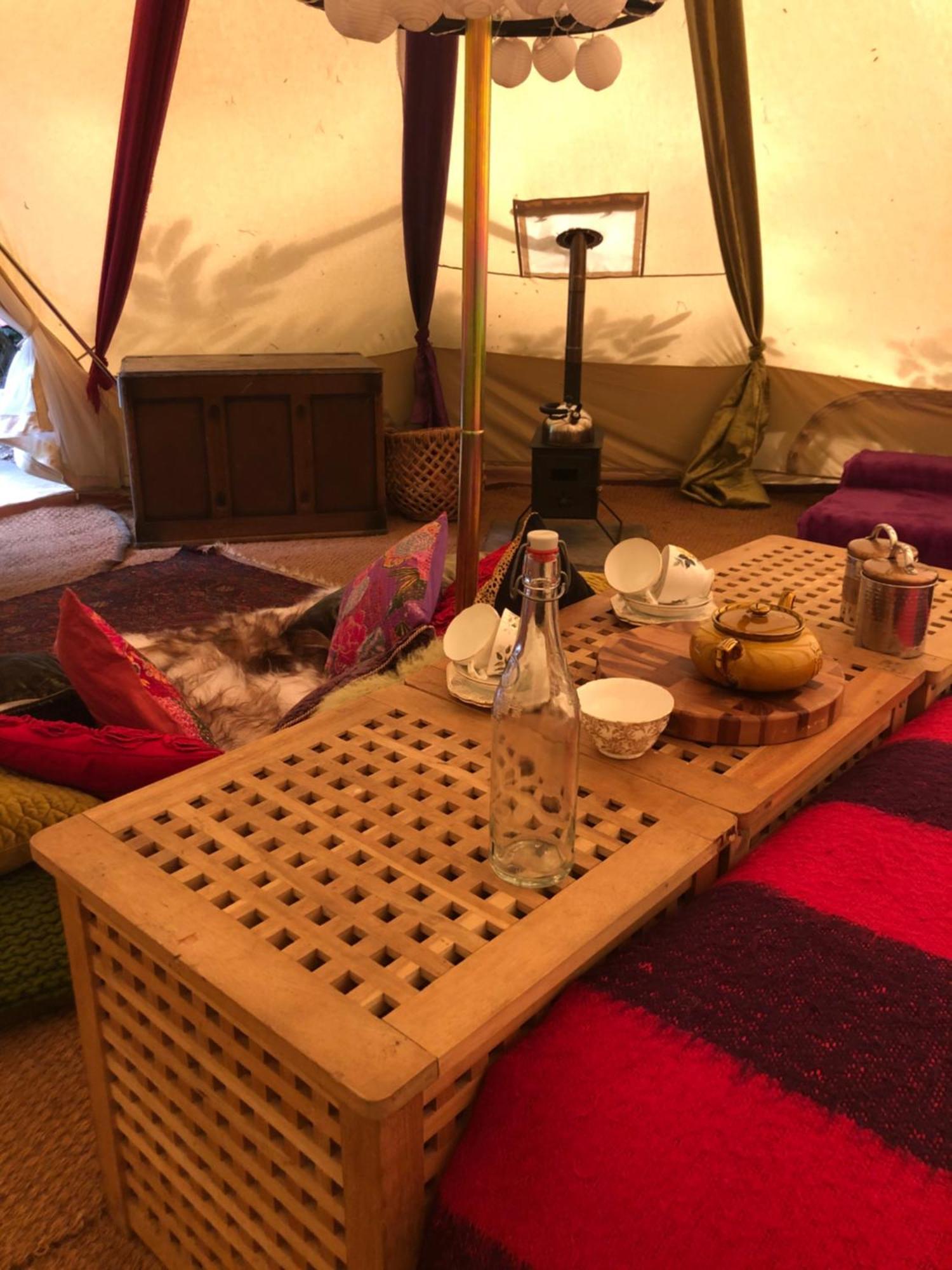 Hollington Park Glamping Hotel Нюбъри Екстериор снимка