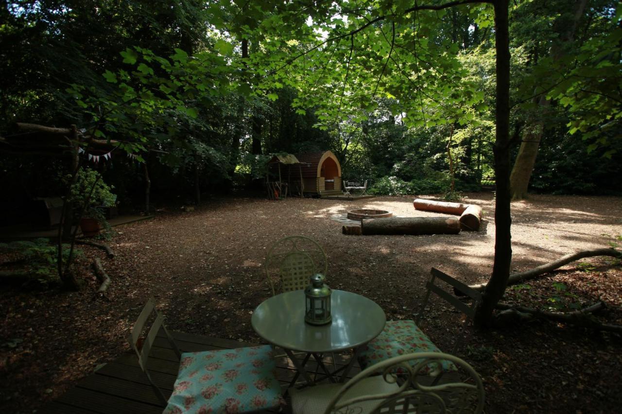 Hollington Park Glamping Hotel Нюбъри Екстериор снимка