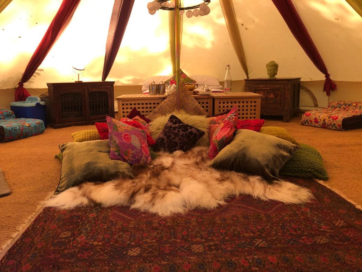 Hollington Park Glamping Hotel Нюбъри Екстериор снимка