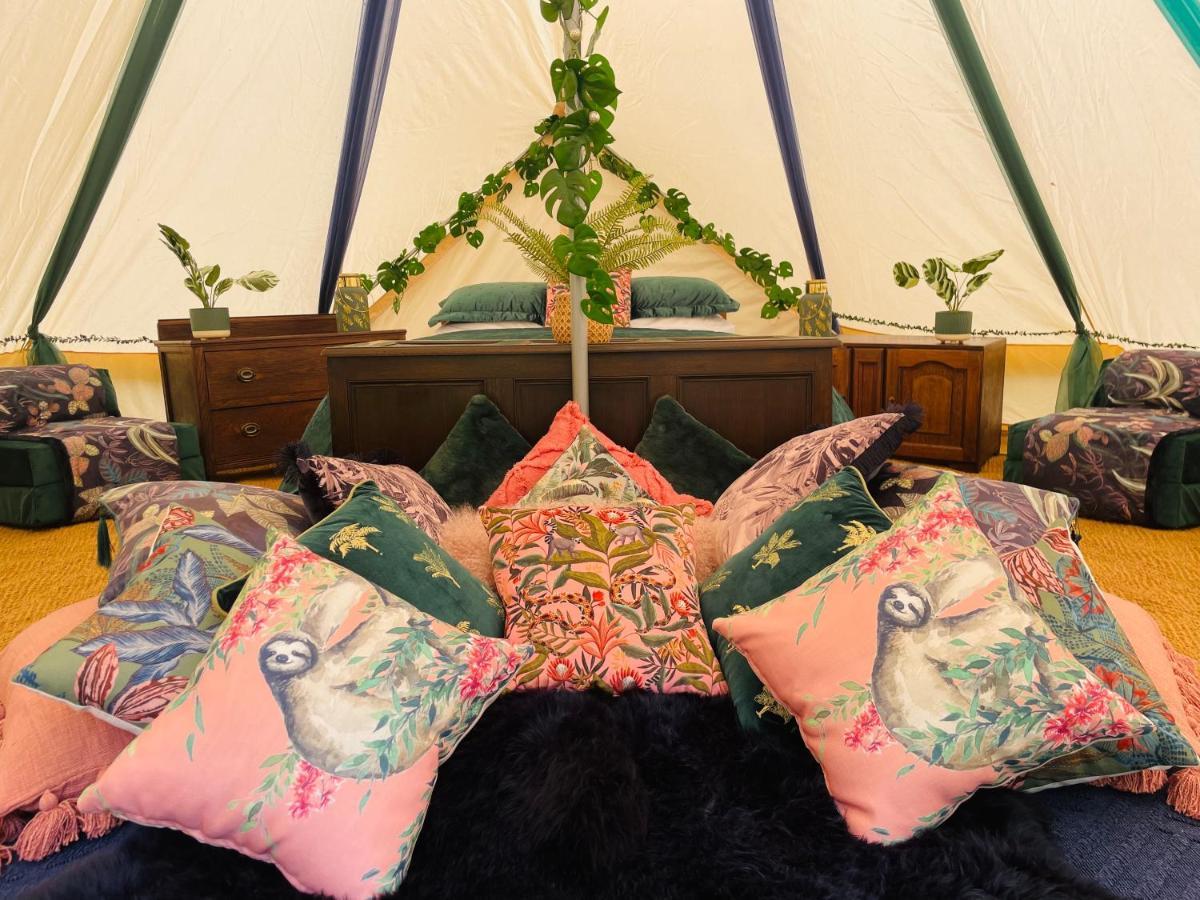 Hollington Park Glamping Hotel Нюбъри Екстериор снимка