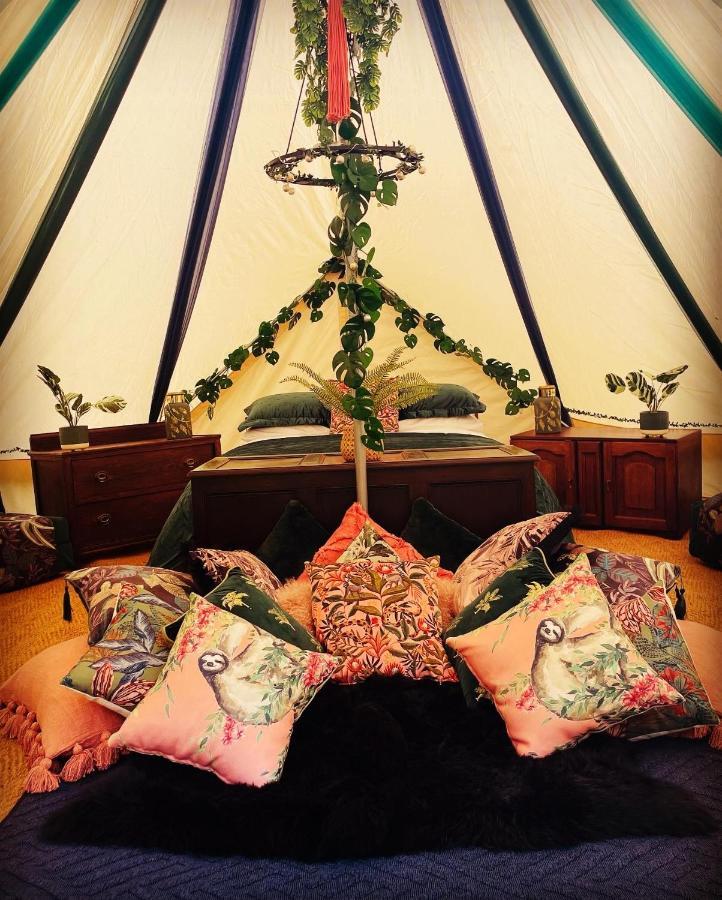 Hollington Park Glamping Hotel Нюбъри Екстериор снимка