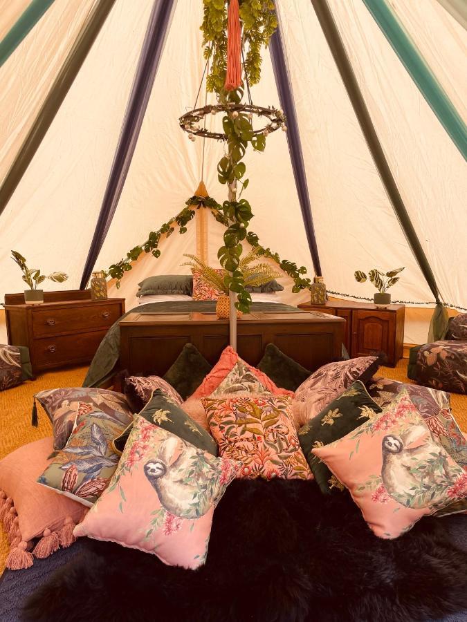 Hollington Park Glamping Hotel Нюбъри Екстериор снимка