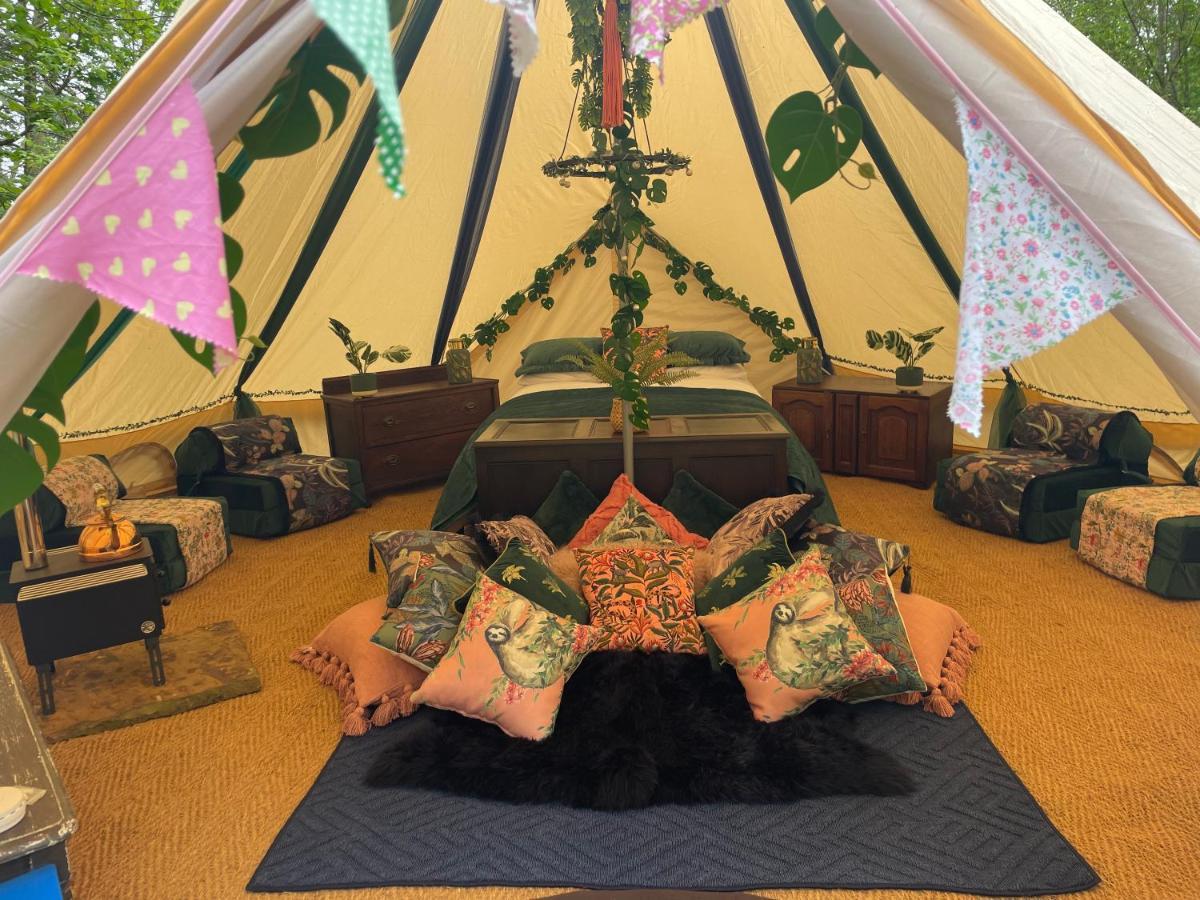 Hollington Park Glamping Hotel Нюбъри Екстериор снимка