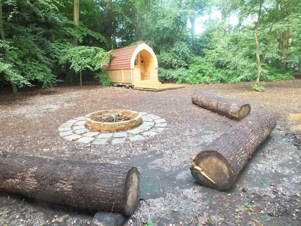 Hollington Park Glamping Hotel Нюбъри Екстериор снимка